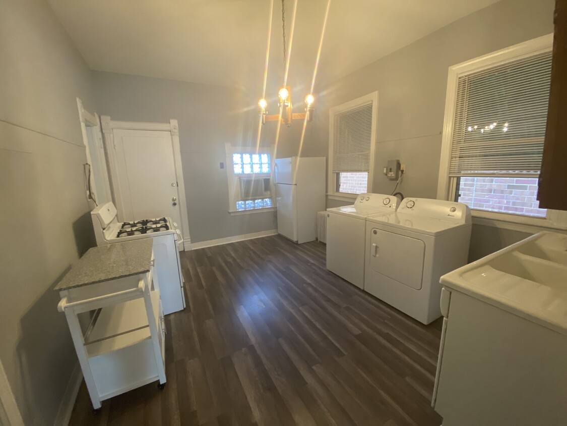 Foto principal - 2448 W Diversey Ave