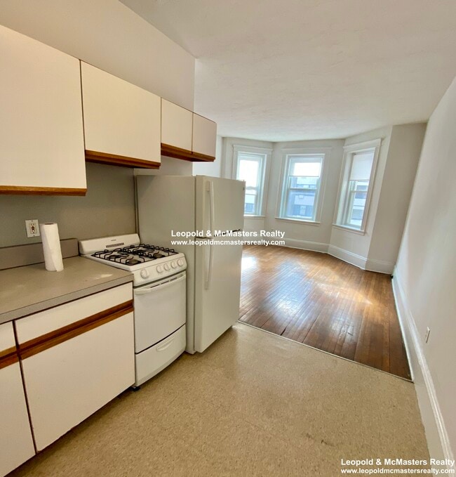 Building Photo - 70 Warren St