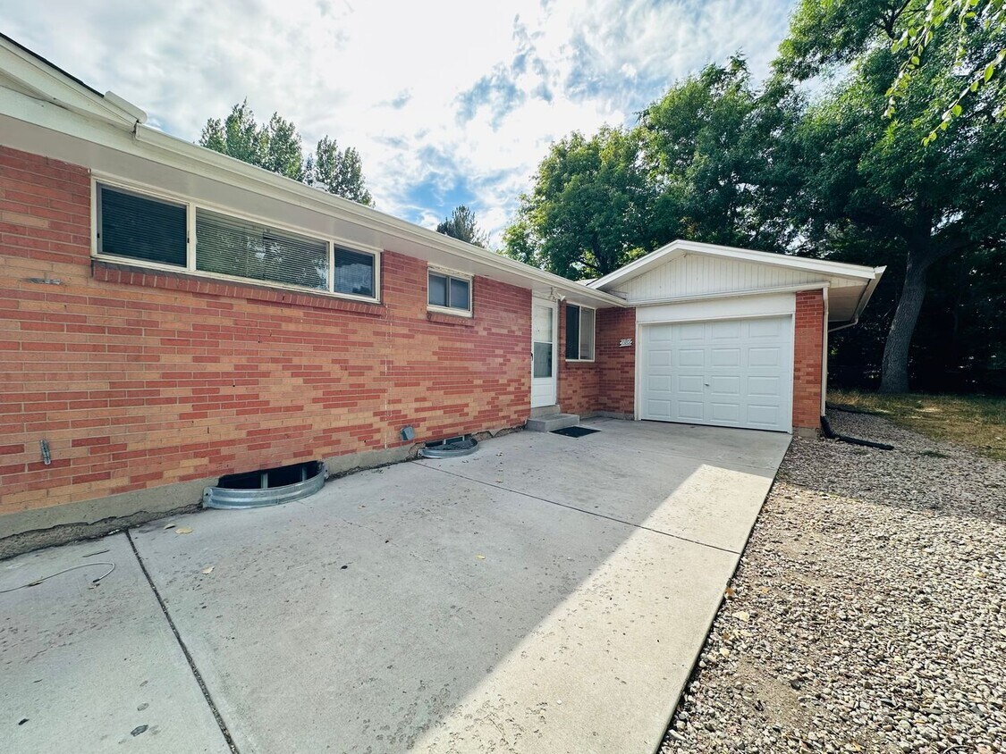 Foto principal - 3 bed 2 bath Duplex