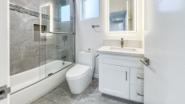 Building Photo - 418 N La Fayette Park Pl