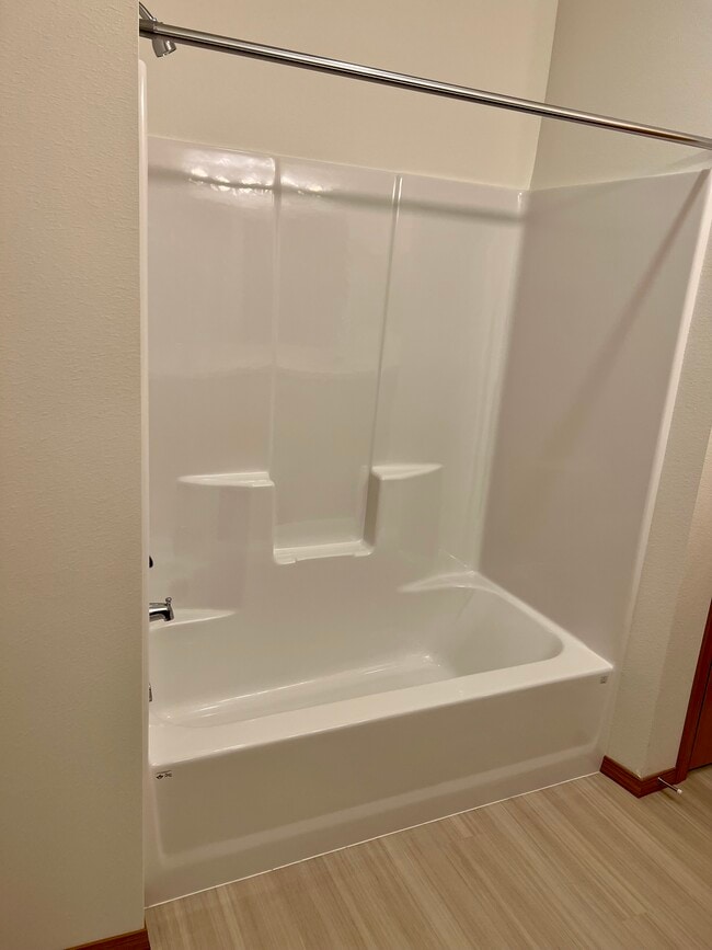 Master Bathroom 3x2 Detached - Bluegrass Farms Apartments