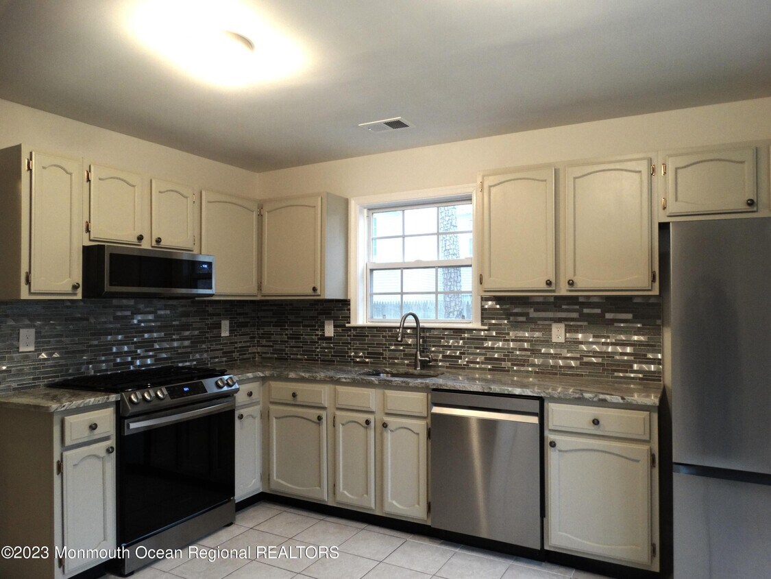 588 Woodbine Ln, Lakewood, NJ 08701 Condo for Rent in Lakewood, NJ