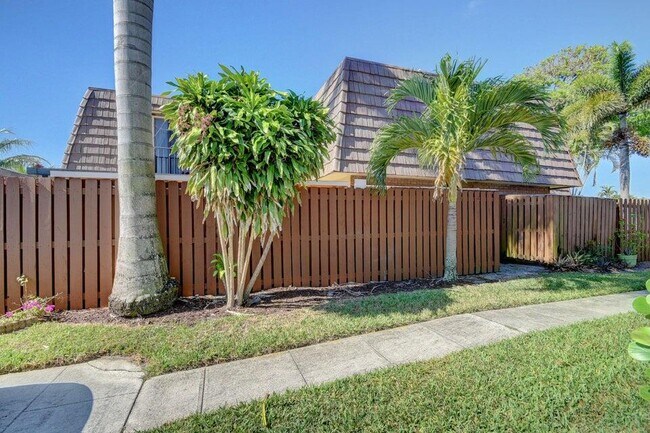 Foto del edificio - 562 Springdale Cir