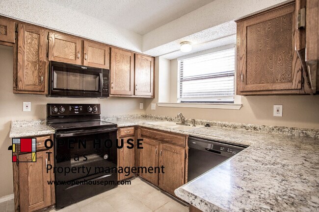 Building Photo - 5905 Sterling Green Trail, Arlington