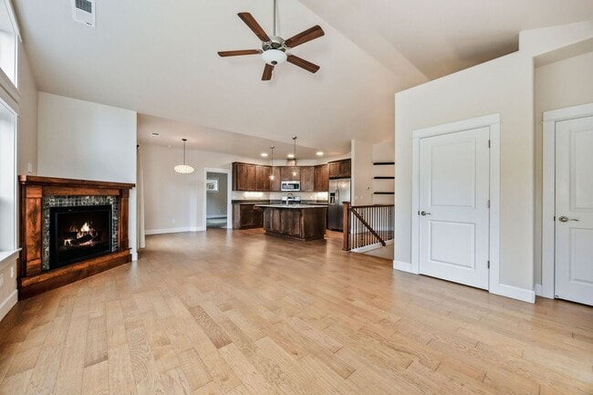 Foto del edificio - Newer Unfurnished Home One Mile from Downt...