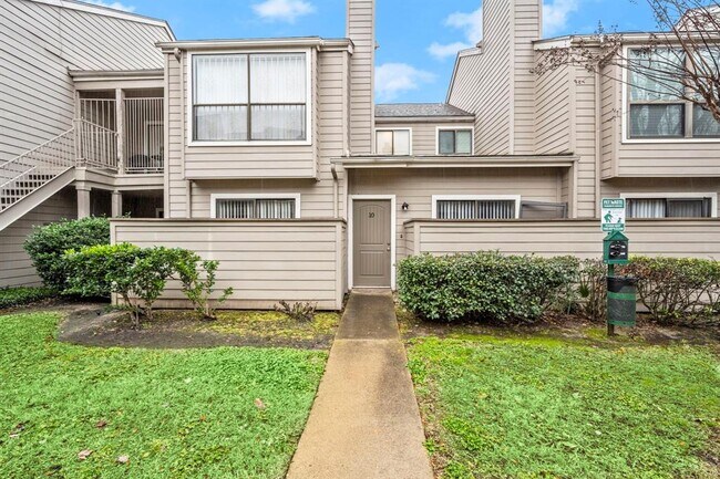 Building Photo - 6701 Sands Point Dr