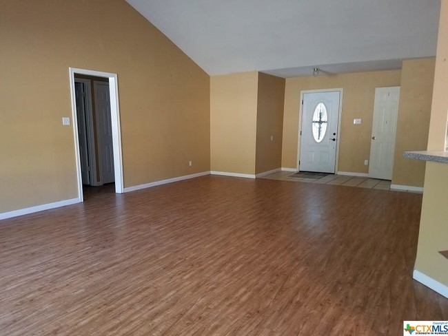 Building Photo - 239 Lake Ridge Dr