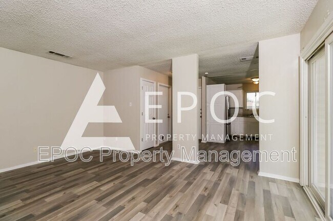 Foto del edificio - 2208 Creekwood Dr