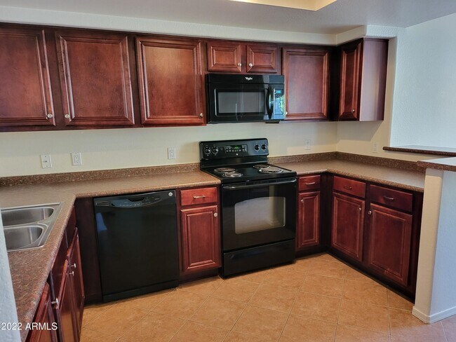Building Photo - 4925 E Desert Cove Ave
