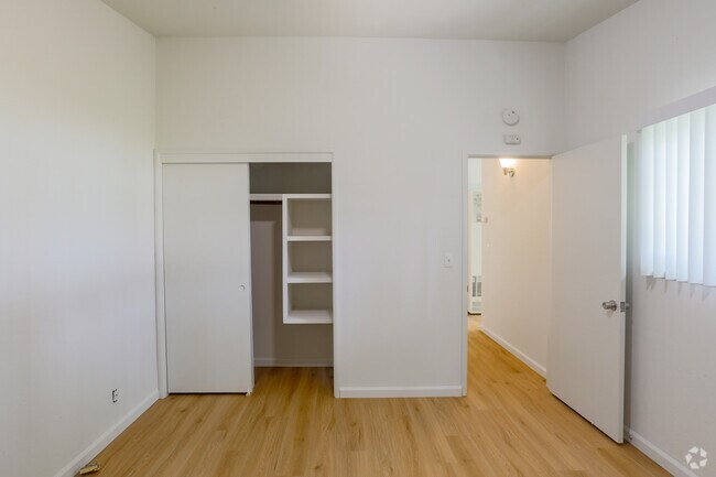 1HAB, 1BA - Remodelado 624SF - Dormitorio - Six Hundred Park Avenue
