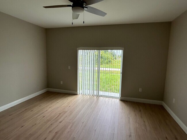 Foto del edificio - Duplex Unit For Rent In Port Charlotte