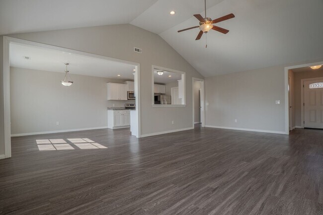 Foto del edificio - 4 Bedroom 2 Bath in Sundowner Estates Prai...