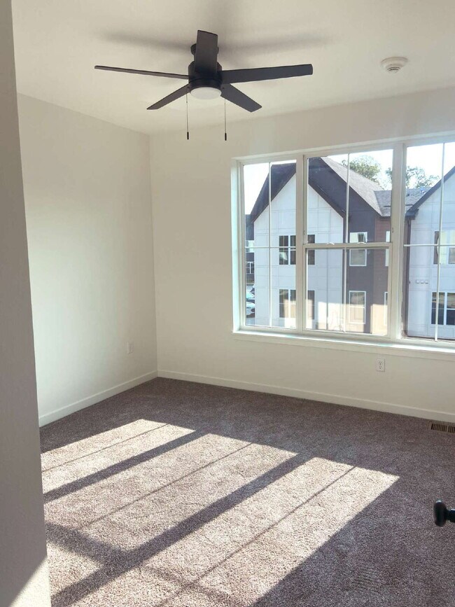 Building Photo - 2 Bed 1 Bath Brand New Contemporary Apartments!