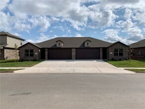 Building Photo - 432 Rineel Ave