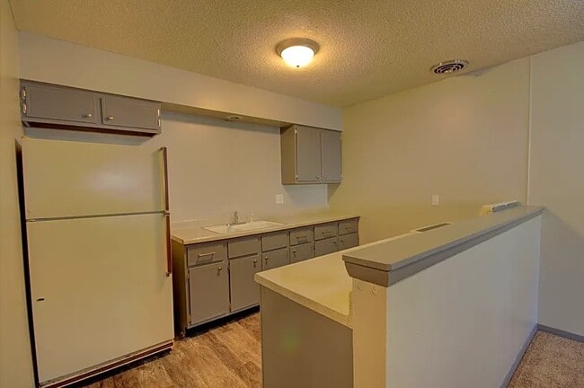 Building Photo - 2450 Shaker Ct