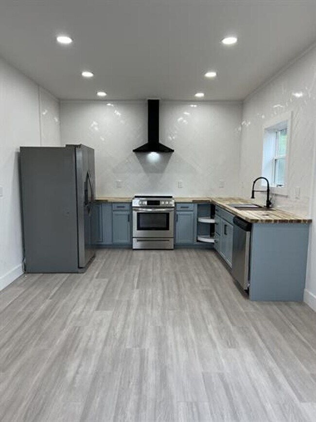 Foto del edificio - Knoxville 37921 - 3 bedroom, 2 bath home -...