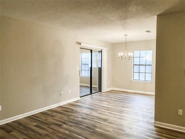 Foto del edificio - 1673 E Trinity Blvd