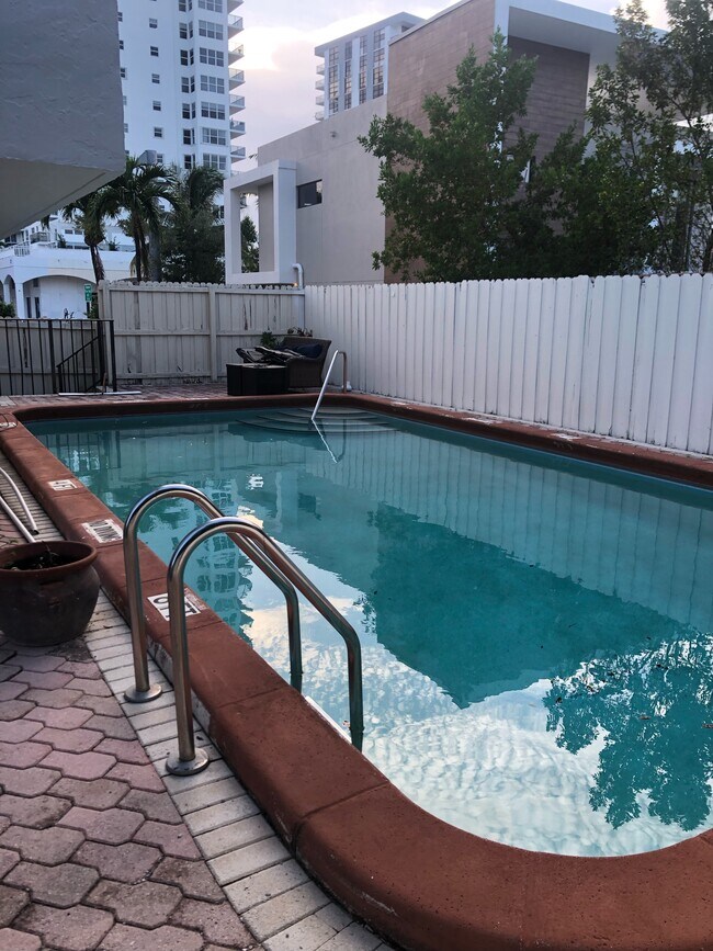 Foto del edificio - 3000 N Ocean Blvd