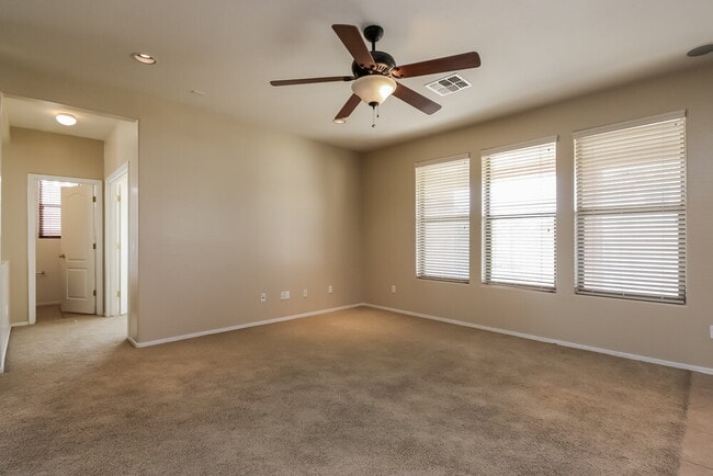 Foto del edificio - 6890 S Pearl Dr
