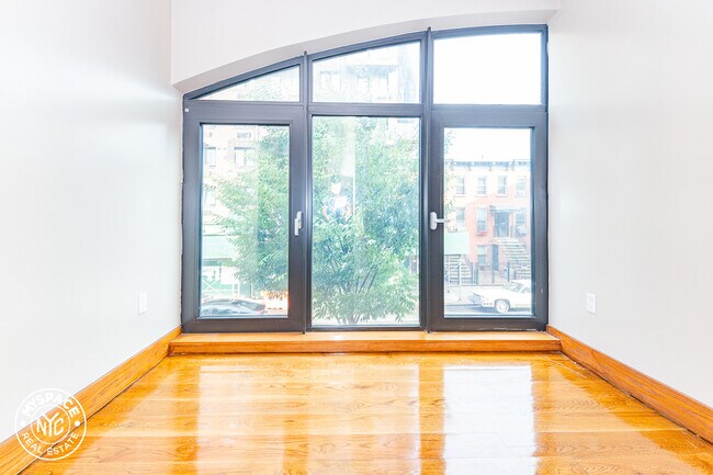 Building Photo - 865 Willoughby Ave