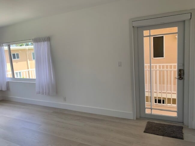 Entrada interior - 1410 S Ocean Blvd