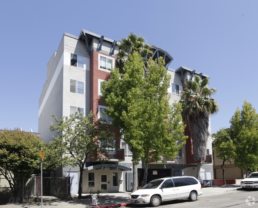 Building Photo - Harp Plaza