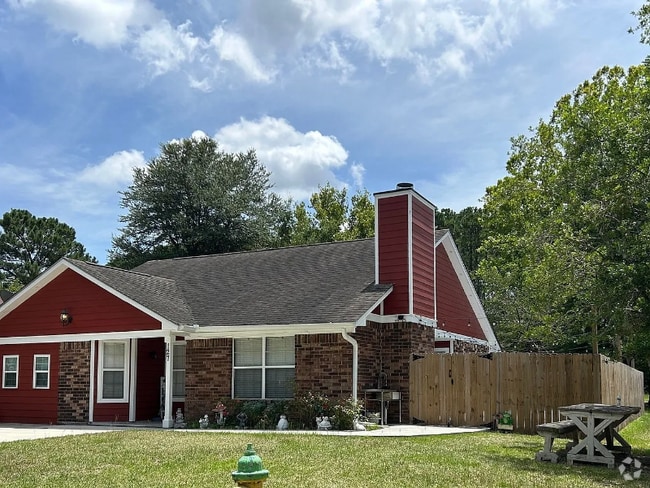 Building Photo - 127 Forest Ridge Dr