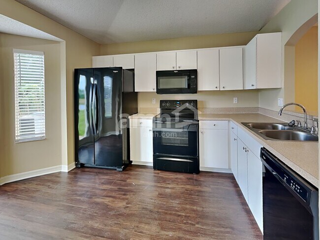 Building Photo - 1116 Lake Shore Ranch Dr