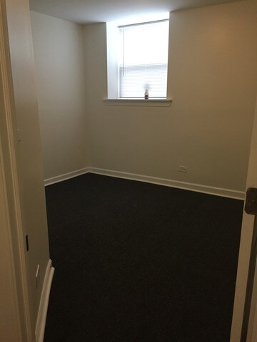 Building Photo - 6311 N Albany Ave