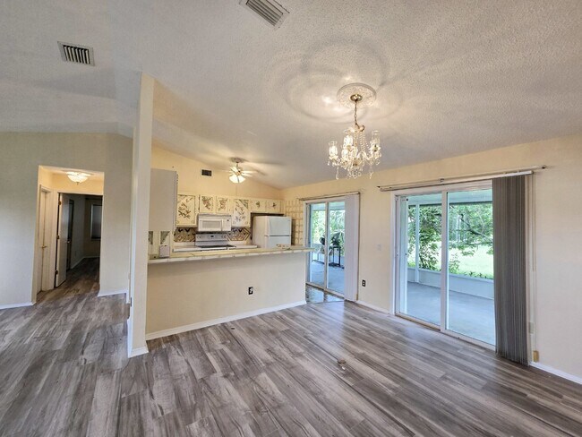 Foto del edificio - 3495 Lake View Blvd