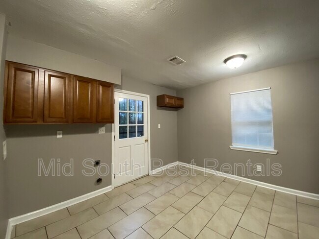 Foto del edificio - 3424 Piney Woods Ave