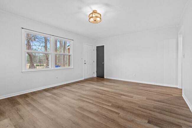 Foto del edificio - Bring Your Chickens to this Cozy Ranch!