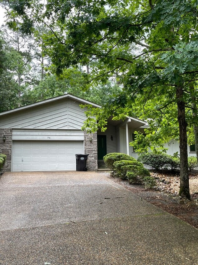 Building Photo - Charming 3 Bedroom, 2 Bathroom home near L...
