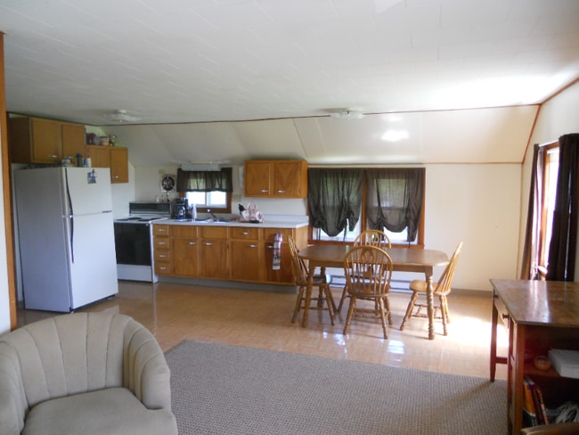 Building Photo - 7574 Lakeport Rd