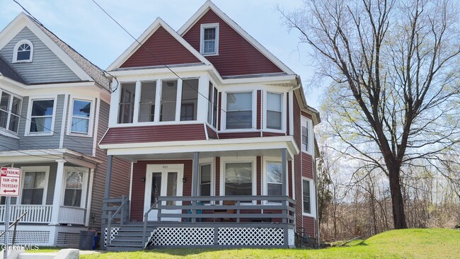 Building Photo - 664 Myrtle Ave