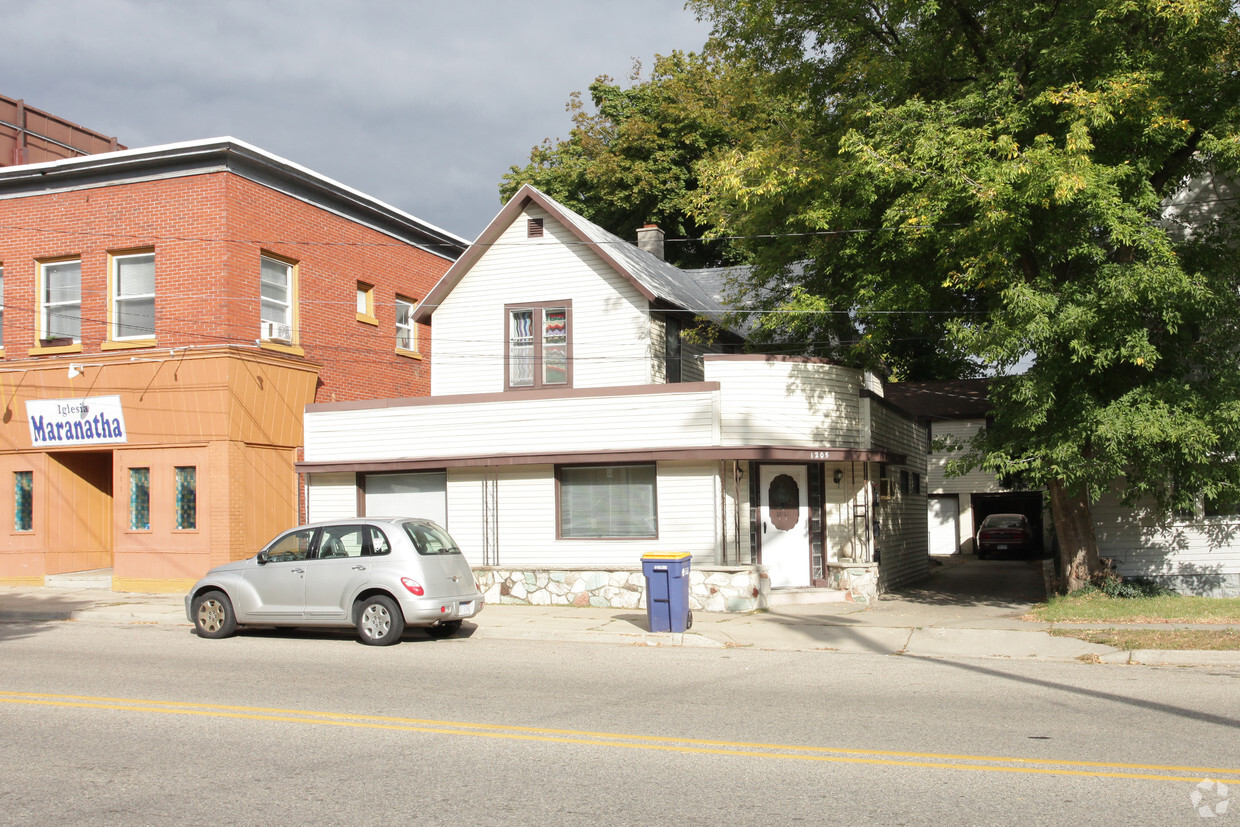 Primary Photo - 1205 Bridge St NW