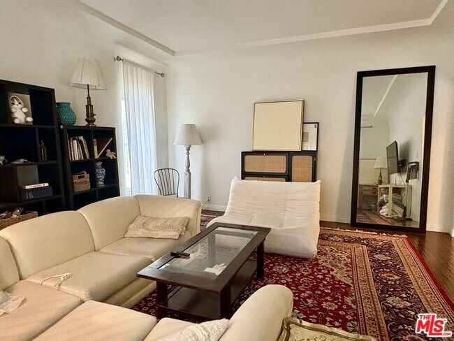 Foto del edificio - 429 N Sierra Bonita Ave