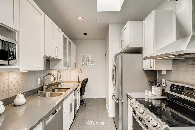 Foto del edificio - 1504 Aurora Ave N