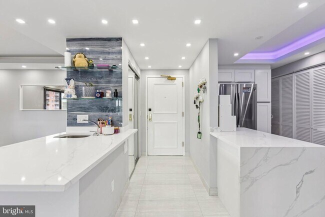 Foto del edificio - 6101 Edsall Rd