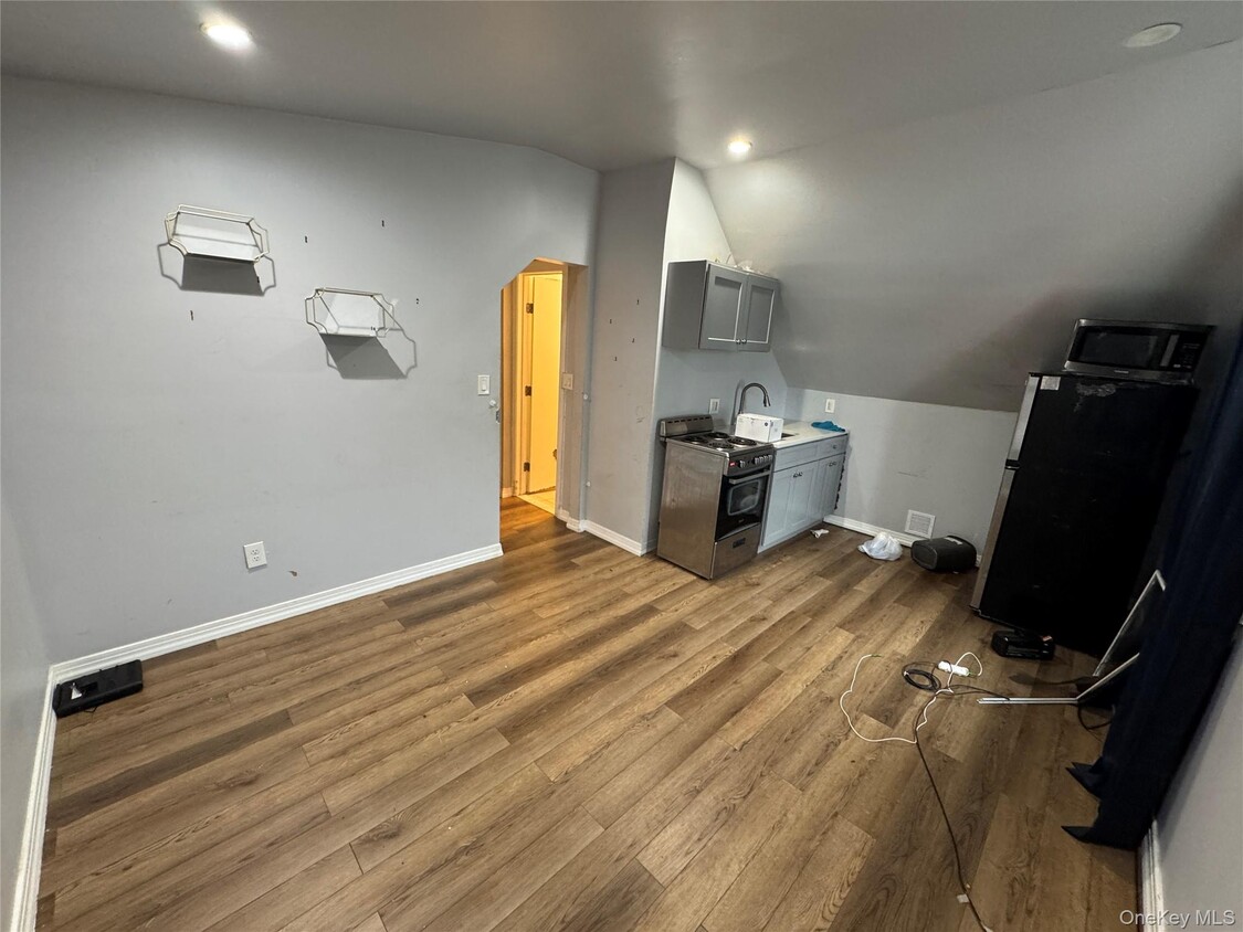 Building Photo - 44 Lincoln St