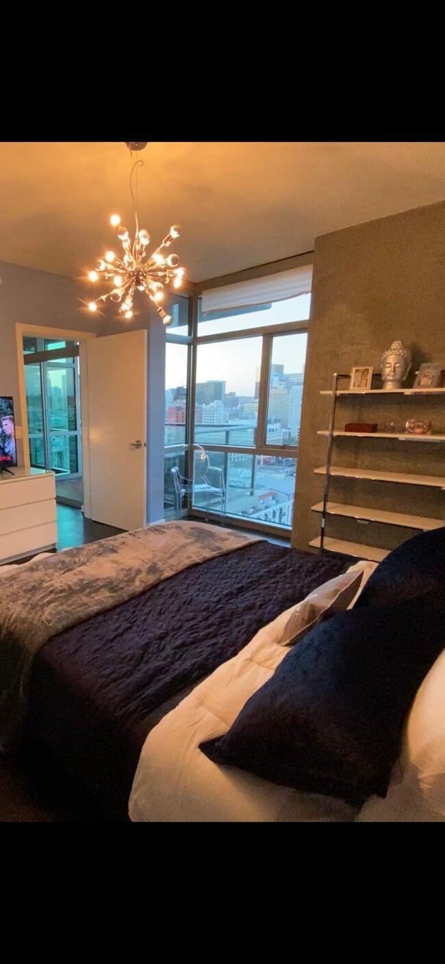 Bedroom current decor - 800 The Mark Ln