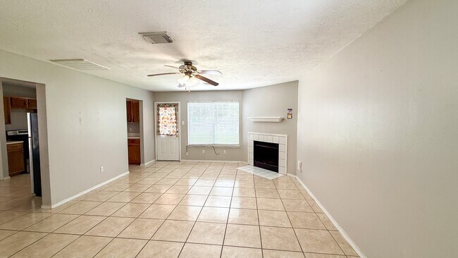 Building Photo - 503 Willow W Dr