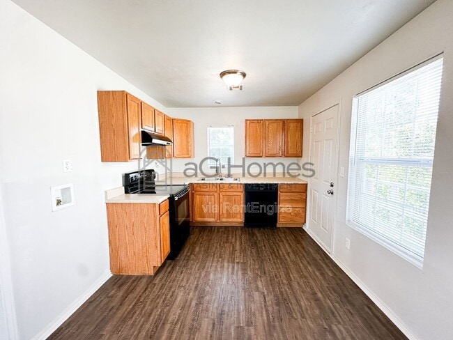 Building Photo - 5617 N Donald Ave