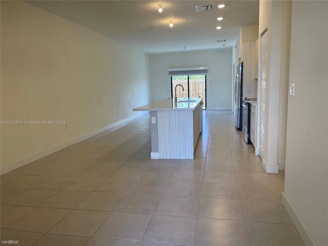 Foto del edificio - 3 br, 2 bath House - 8025 NW 104th Ave