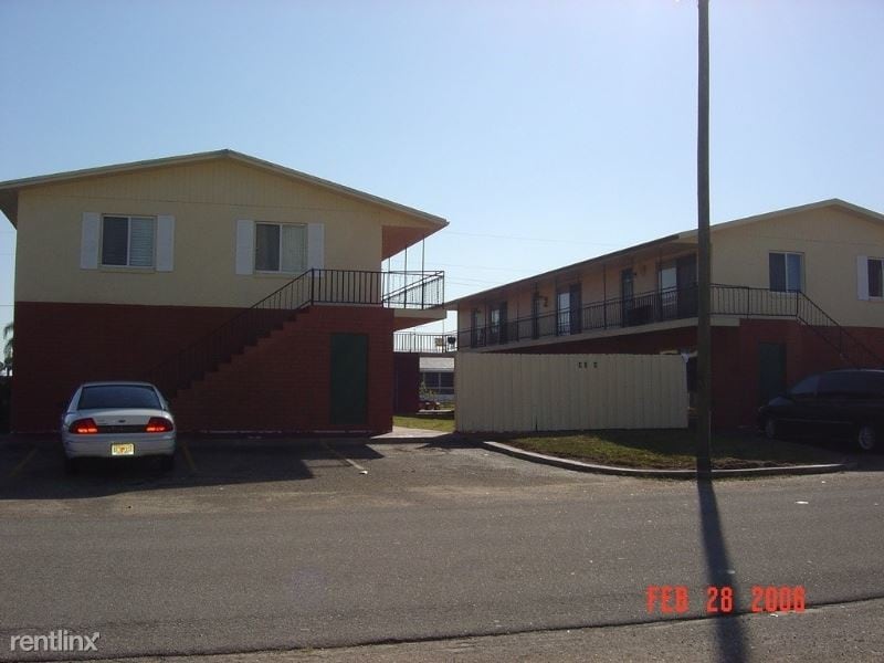 Building Photo - 420 Plaza Ave