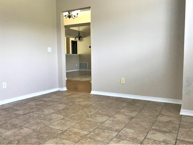 Building Photo - 335 Egan Dr