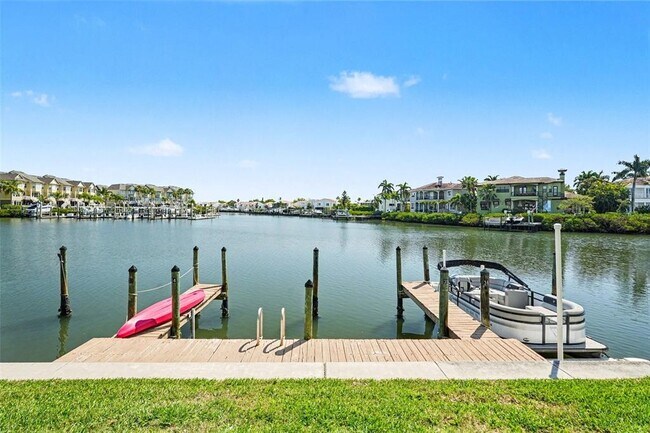 Foto del edificio - 8828 Bay Pointe Dr