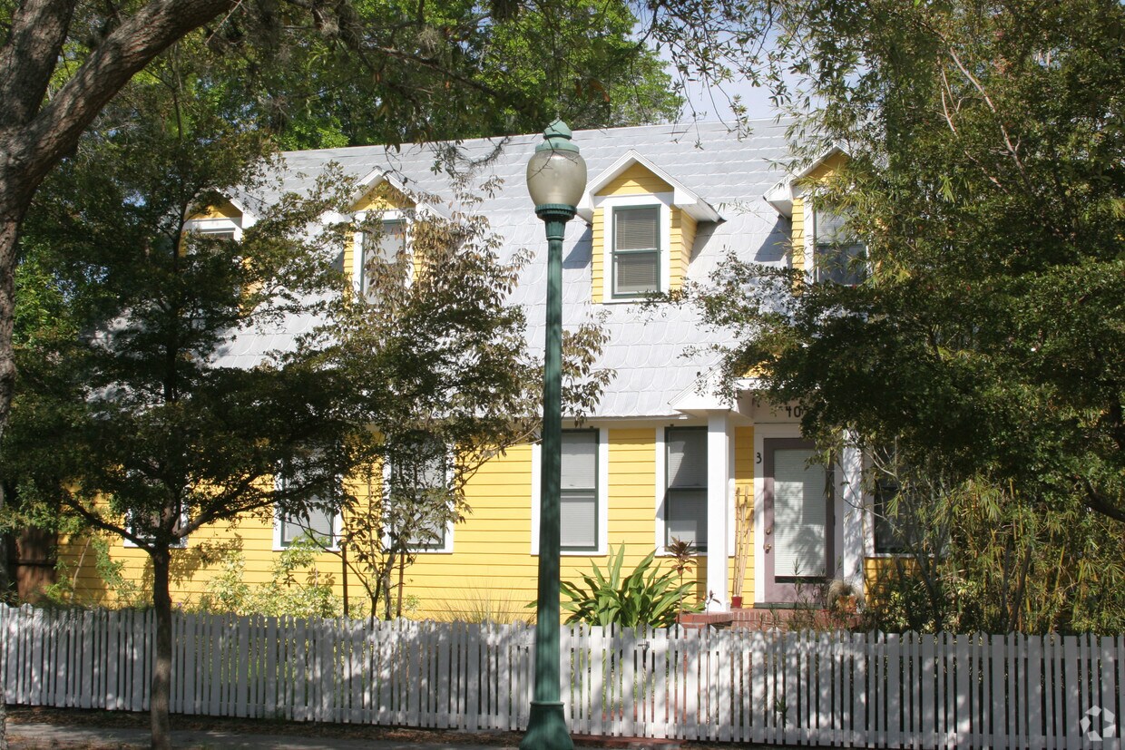 Primary Photo - Seven Gables