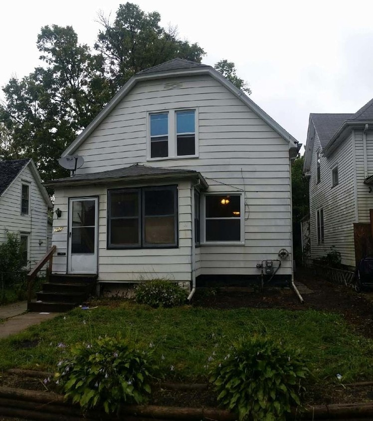 Primary Photo - 1021 Wellington St