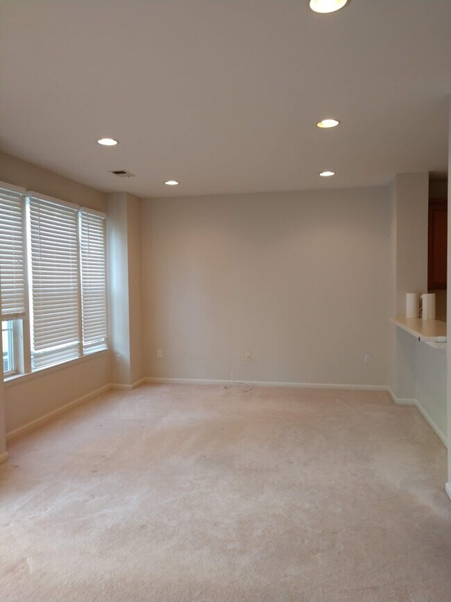 Building Photo - 106 Pebble Brook Dr